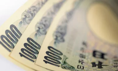 Dollar Breaks ¥110 for First Time in 6 Years