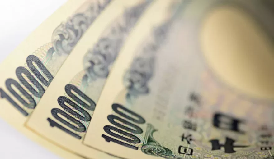 Dollar Breaks ¥110 for First Time in 6 Years