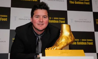 Jeweller unveils gold replica of Messi's foot