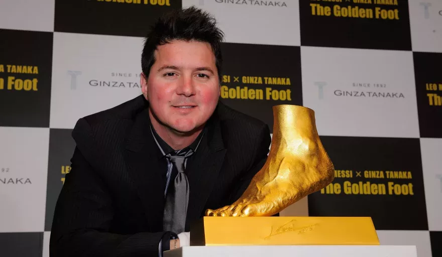 Jeweller unveils gold replica of Messi's foot