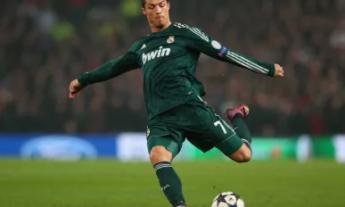 Ronaldo strike sends United packing