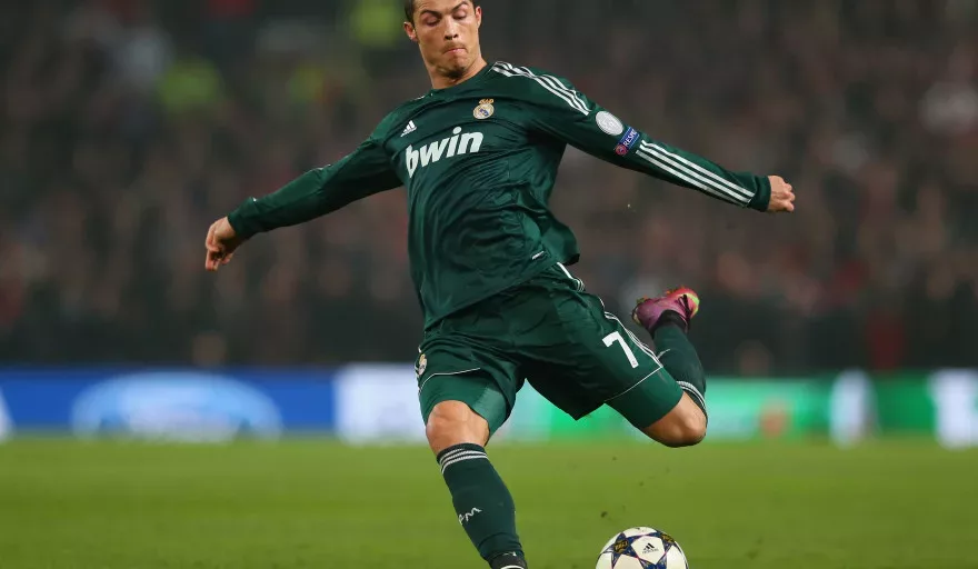 Ronaldo strike sends United packing