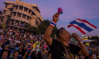 Thai PM survives no-confidence vote