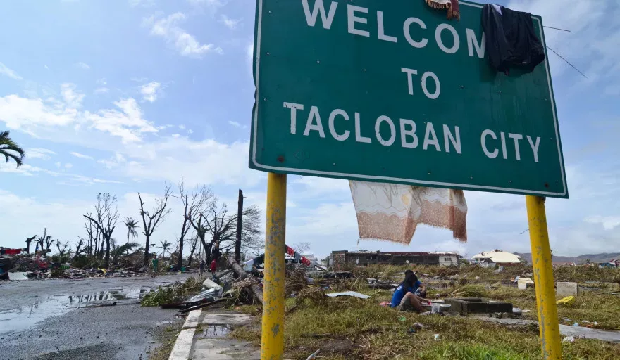 Thousands feared dead following Philippines typhoon